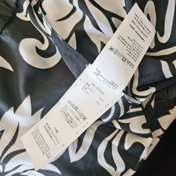 SACAI BLACK/OFF WHITE FLORAL PRINT BOXY SHIRT (3) - Picture 8 of 9